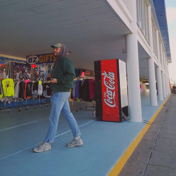 Meet your Posher, Jérôme - Picture 1 of 1